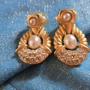 Pierced Door Knocker Earrings Gold Tone Faux Pearl And Rhinestone 1980s